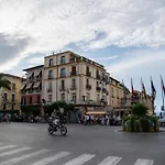 Apartment - Posizione Unica Nella Piazza Principale Sorrent