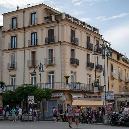 - Posizione Unica Nella Piazza Principale * Sorrento