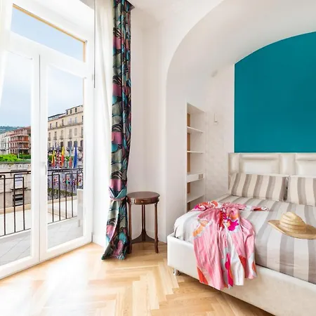 - Posizione Unica Nella Piazza Principale