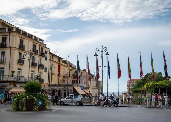 - Posizione Unica Nella Piazza Principale