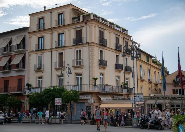 - Posizione Unica Nella Piazza Principale * Sorrento