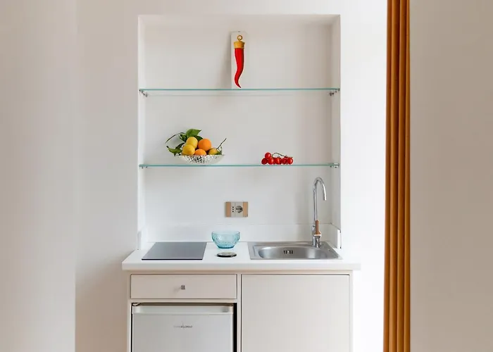 - Posizione Unica Nella Piazza Principale *