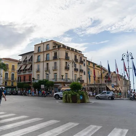 - Posizione Unica Nella Piazza Principale * Sorrento