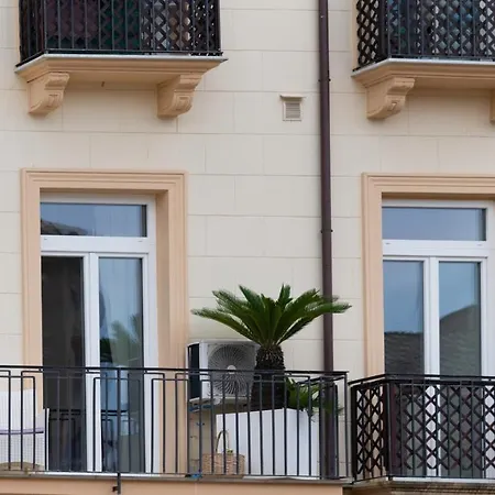 - Posizione Unica Nella Piazza Principale アパート *