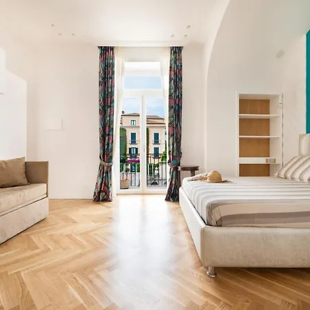 - Posizione Unica Nella Piazza Principale Sorrento