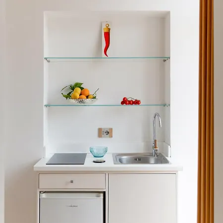 - Posizione Unica Nella Piazza Principale *