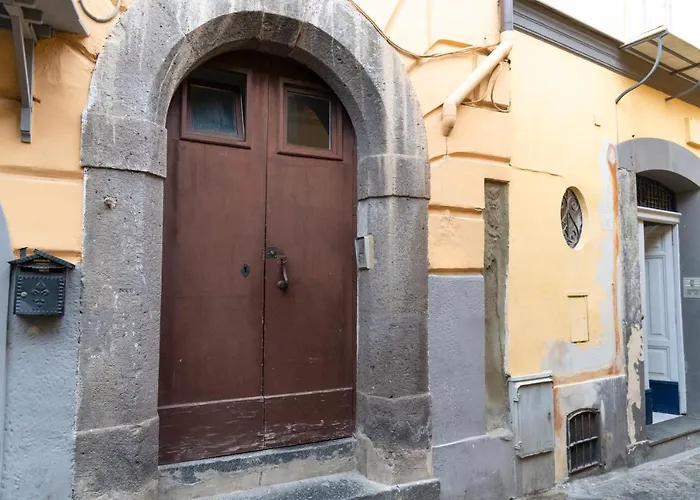 - Posizione Unica Nella Piazza Principale